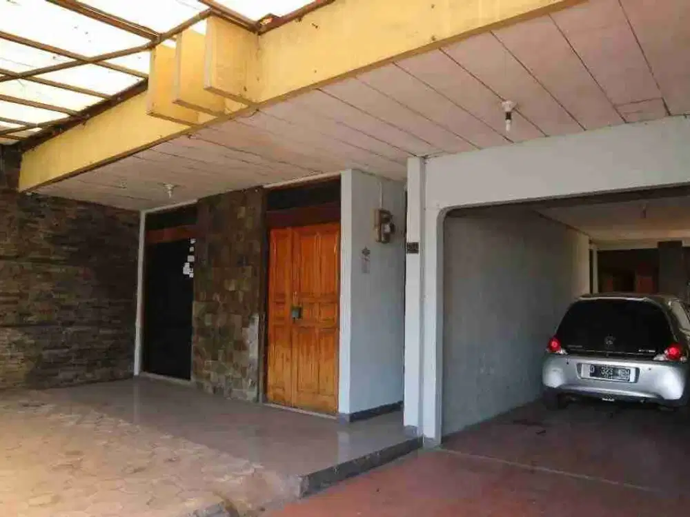 Rumah Murah Hitung tanah Cocok Untuk Hunian atau Tempat Usaha yg Strategis di Burangrang Kota Bandung