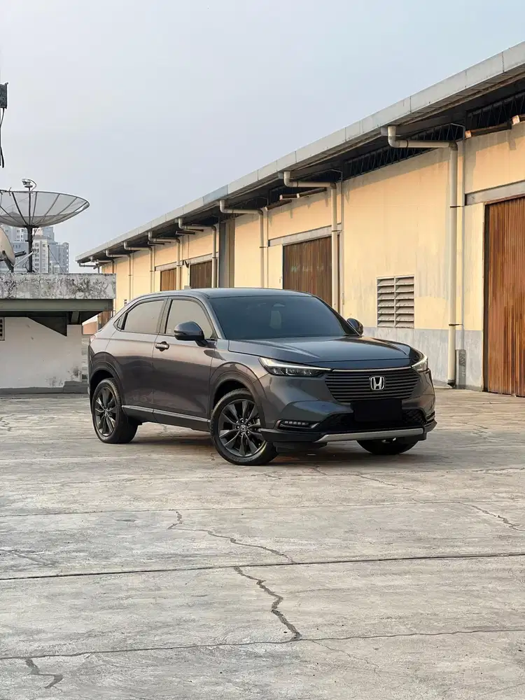 Honda HRV HR-V SE 2022 abu-abu  LOW ODO
