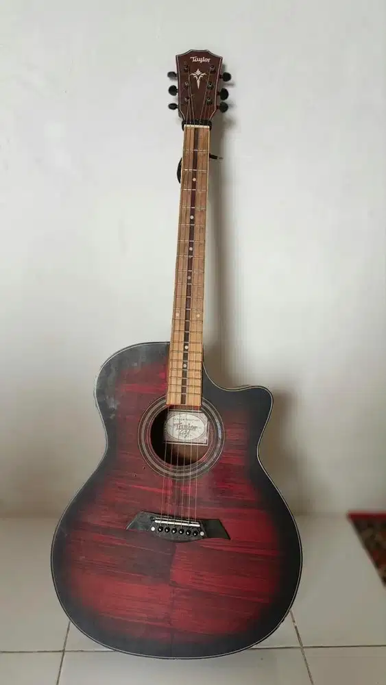 Gitar akustik tailor