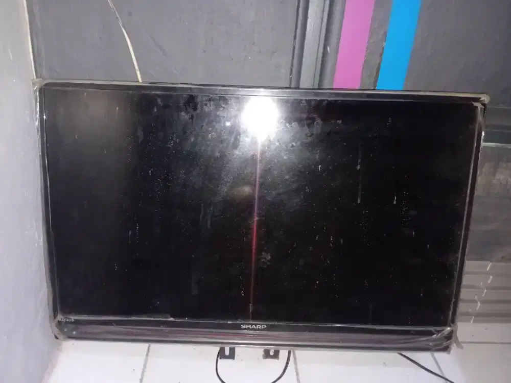 Smart TV LED 32 Inch  – Mulus Spt Baru, Lengkap,