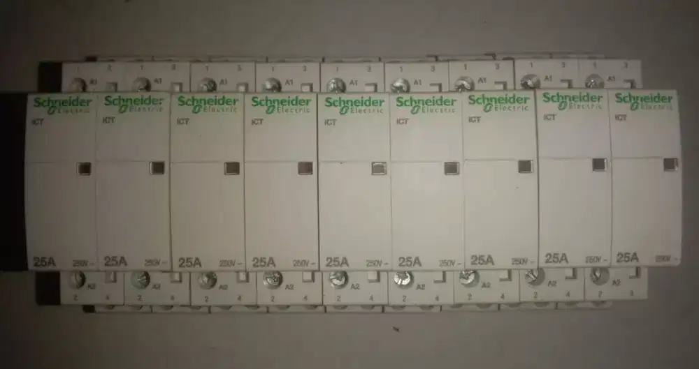 Kontaktor din ict schneider 25a 9pcs