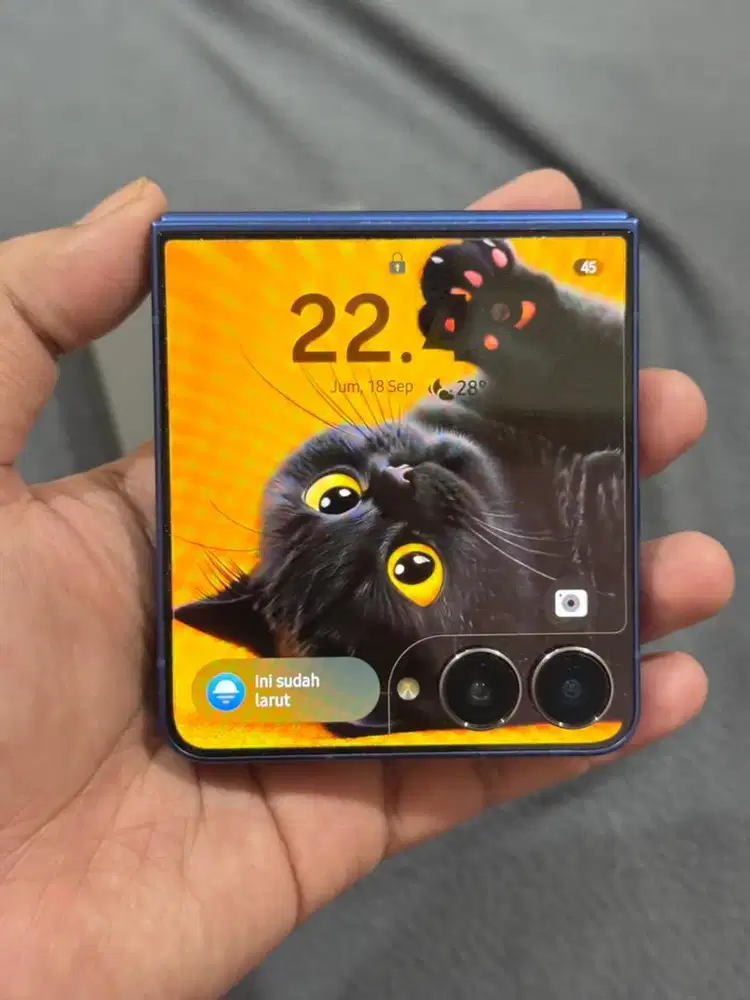 Samsung Z Flip 7 12GB | 256GB