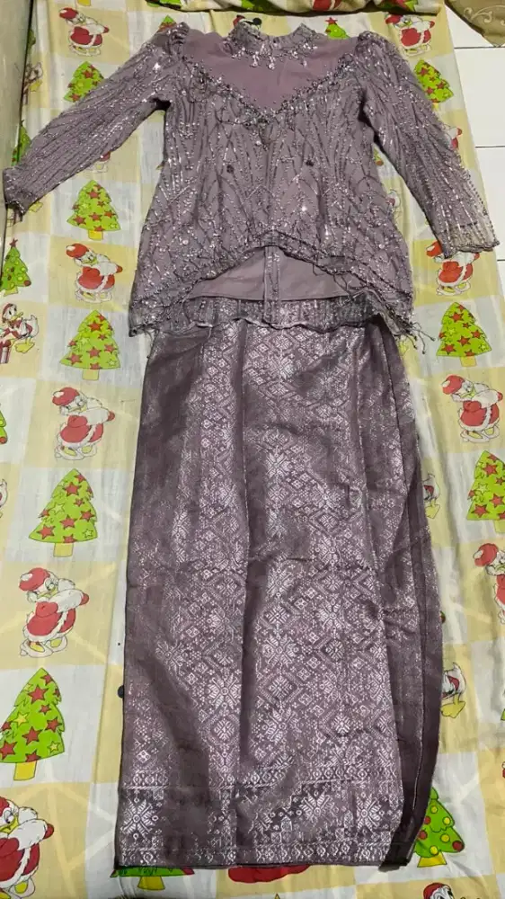 Dijual gantiin kebaya masih baru lok kelapa gading