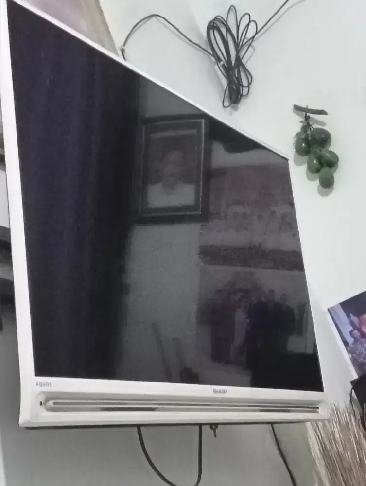TV LED SHARP 32 KONDISI BAGUS