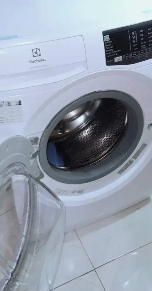Jual cpt Mesin cuci frontloading Electrolux 8kg pemakaian pribadi