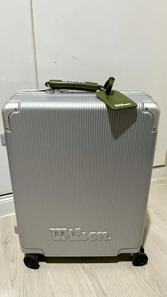 Wilson Limited Edition Luggage Silver Cabin