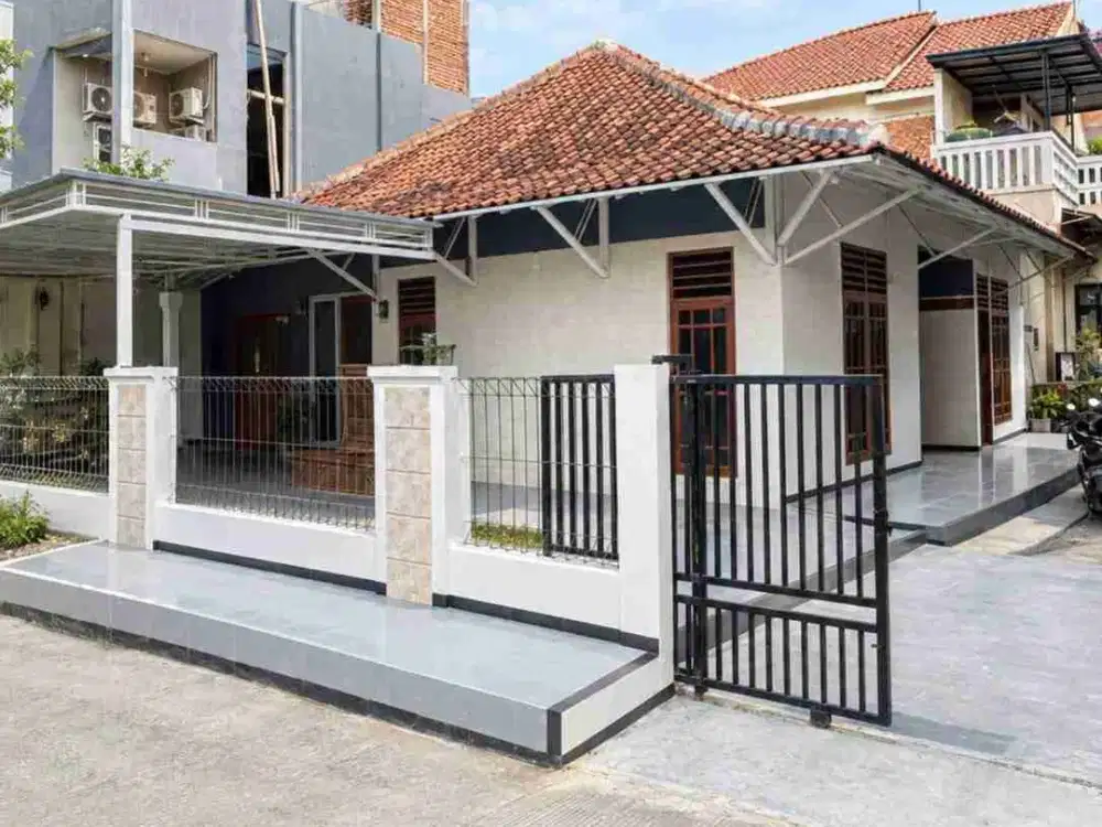 DISEWAKAN – Rumah SHM LT 220/LB 200 m² 3 KT Carport 4 Mobil Bekasi Jaya