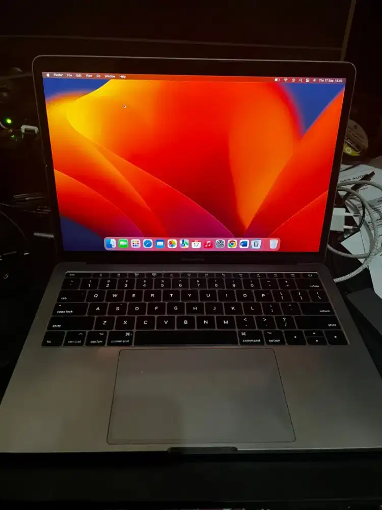 Jual Macbook Pro 2017 16/256 i5
