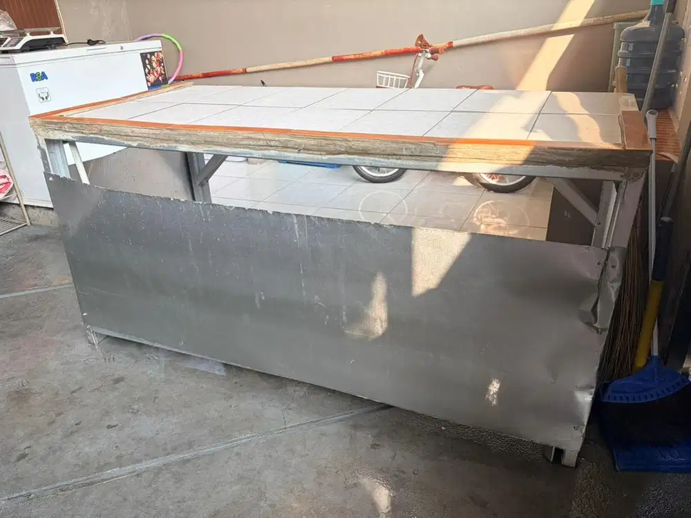 meja untuk jualan