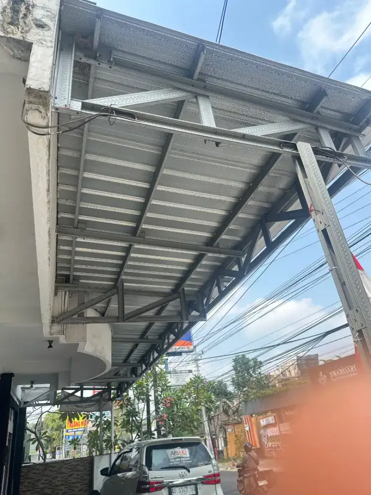 Kanopi baja ringan