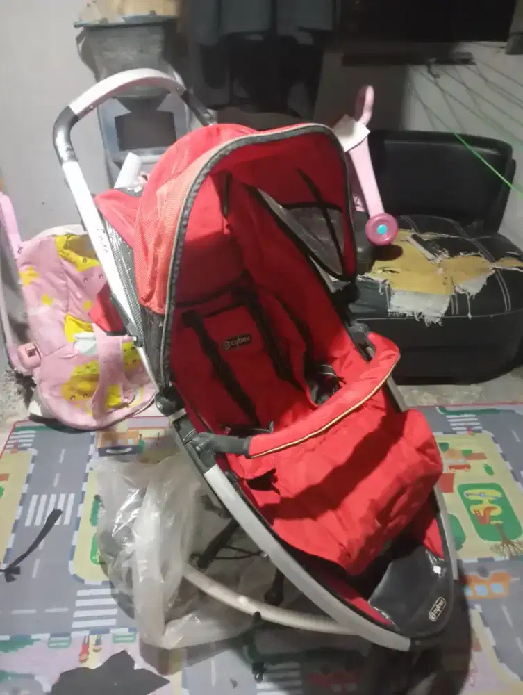 storel bayi lipet duduk tidur