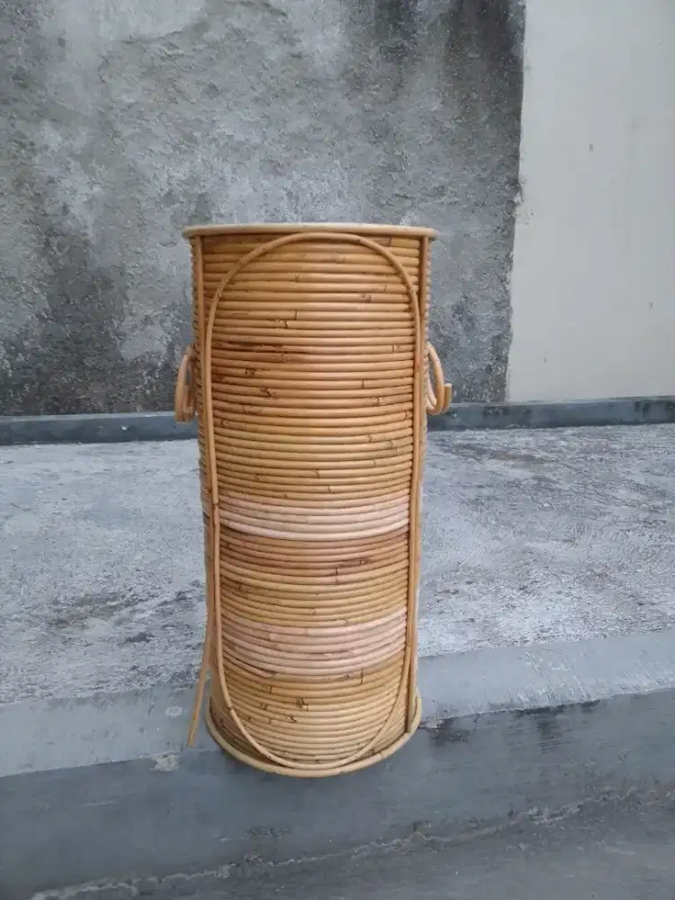 Tempat payung rotan