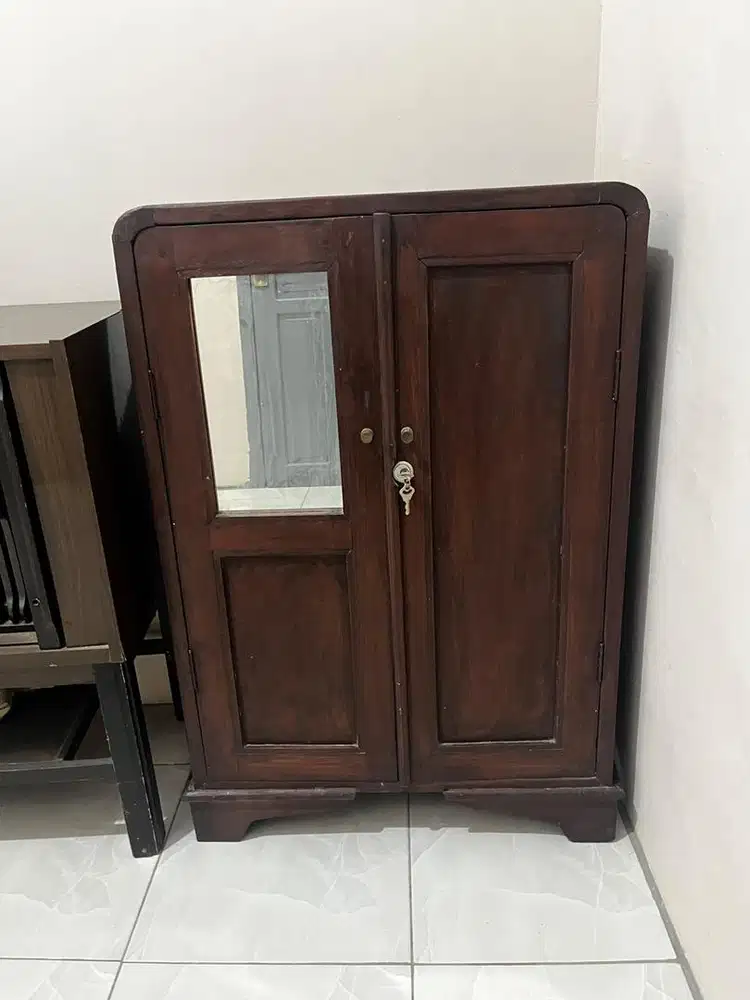 Lemari jati lawasan antik minimalis