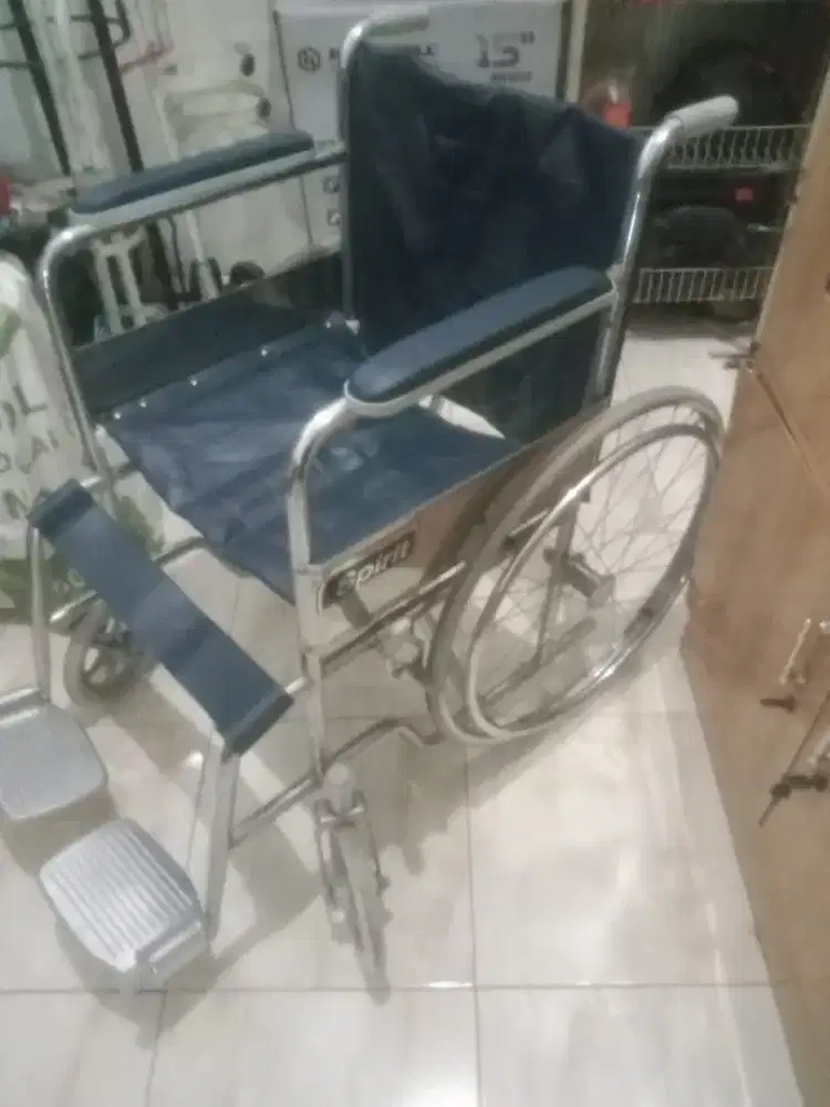 Dijual kursi roda bekasa merk onemad