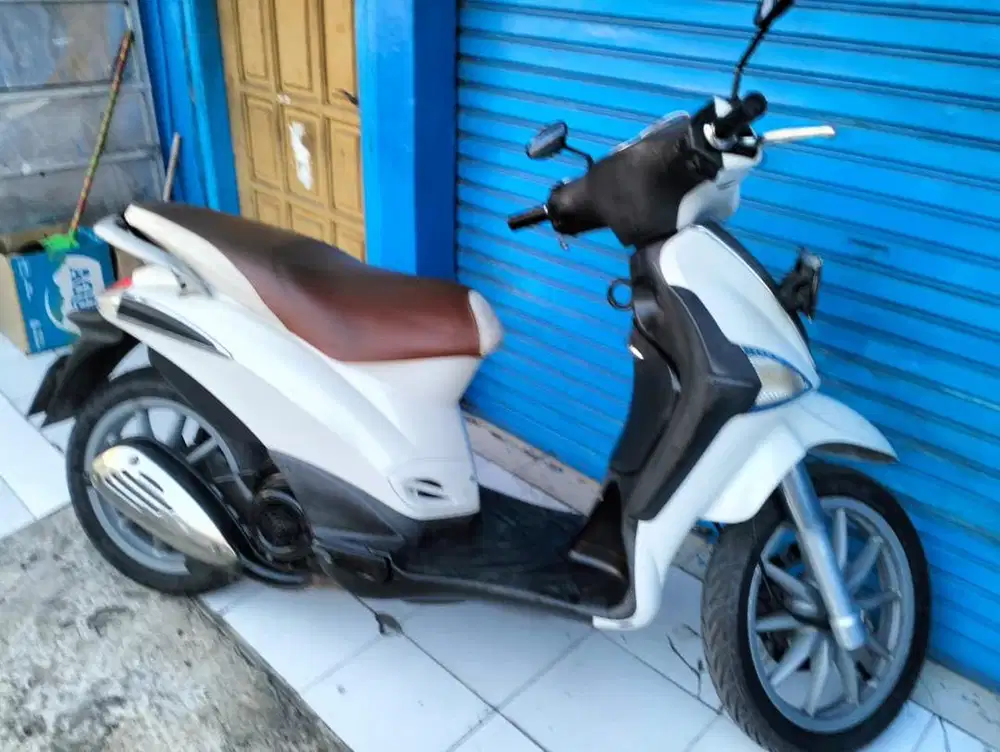 Piagio liberty 150 2011 lokasi jl kalisari damen 102 surabaya