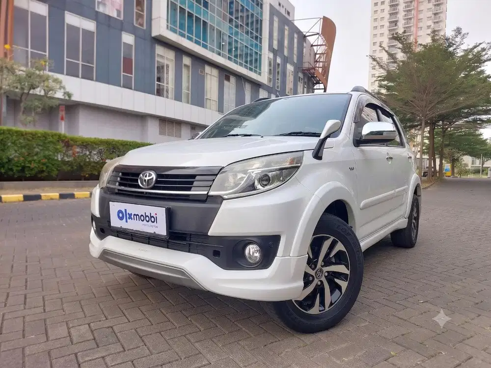 TDP 1 JUTA Toyota Rush 1.5 TRD Sportivo Bensin-AT 2015 Silver CBMMB