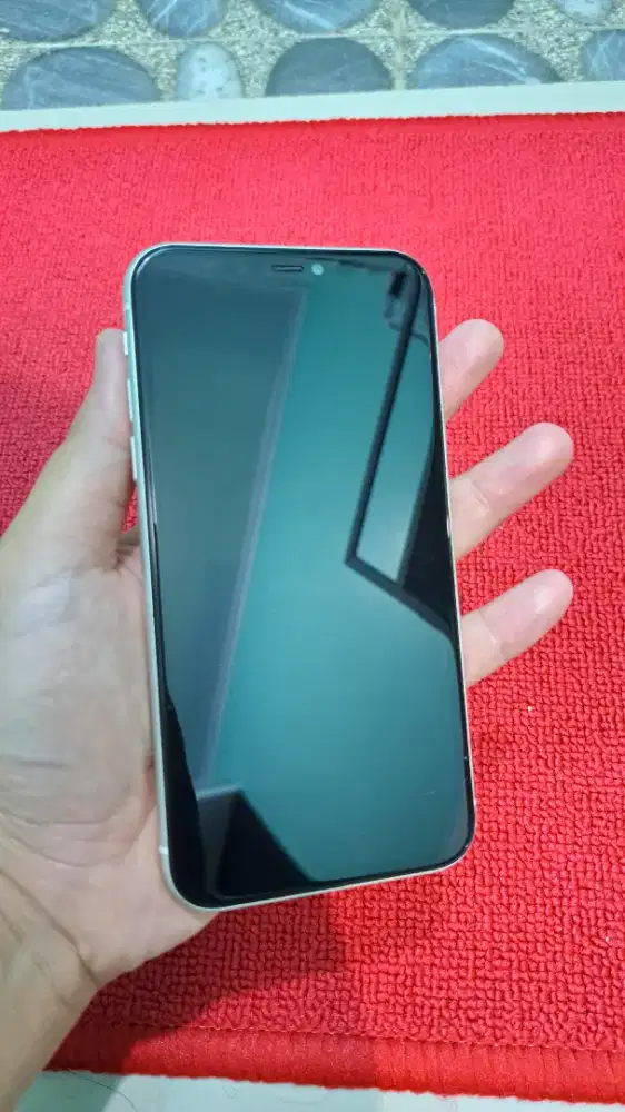 IPHONE 11 WHITE