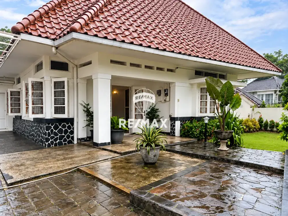 DIJUAL RUMAH ASRI BANGUNAN VINTAGE ADA PAVILIUN KAWASAN MENTENG