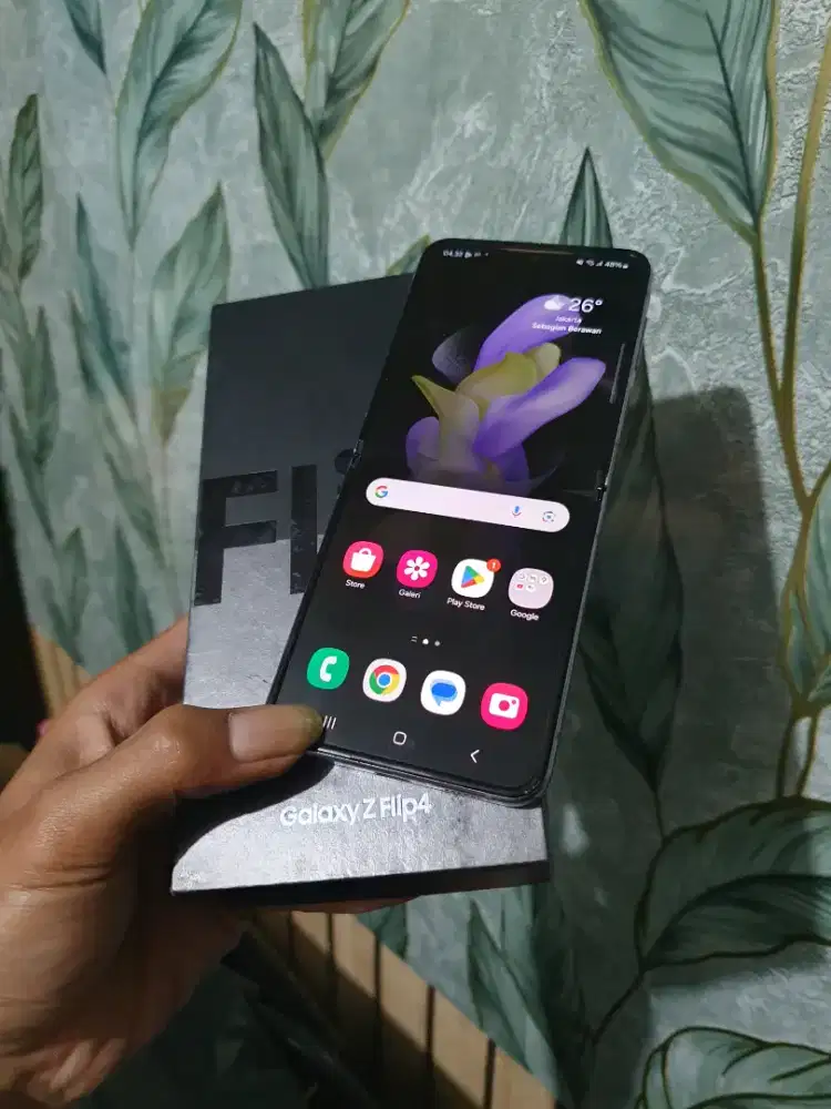 Samsung Z-Flip 4 SEIN 8/512GB Normal minus tompel aja PAMULANG UNPAM