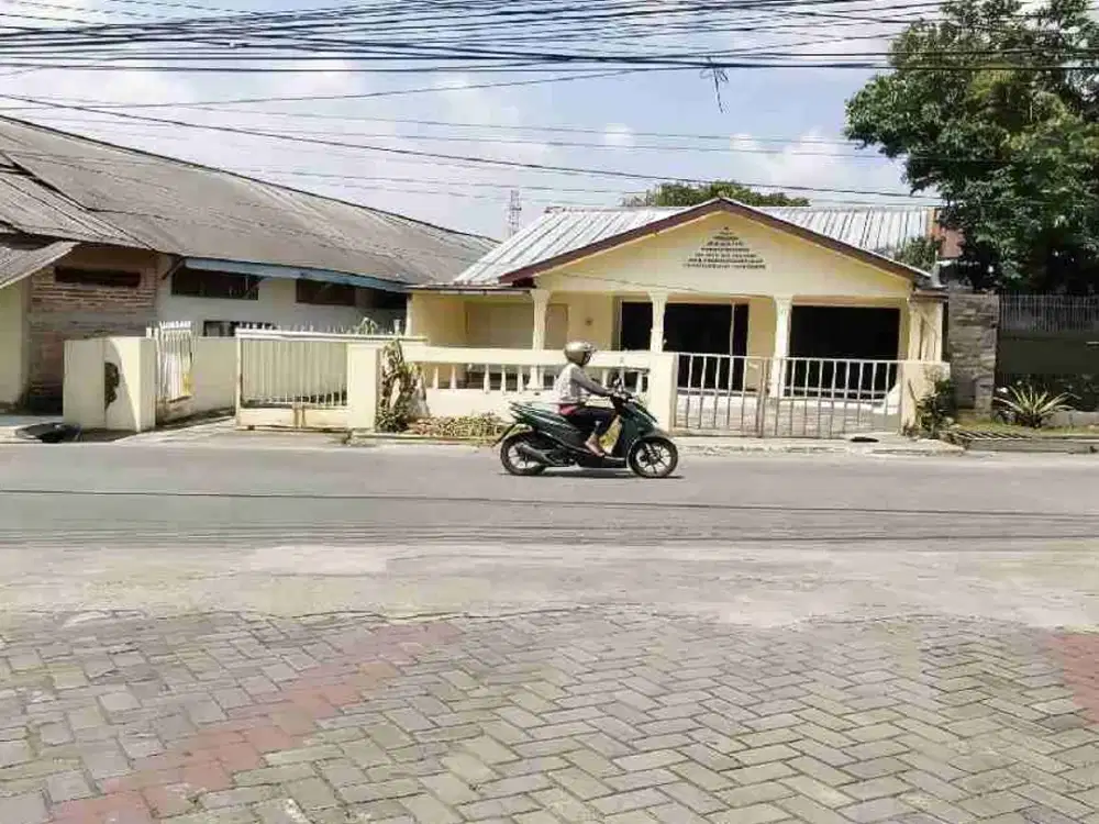 Dijual 3.1milyar rumah tua n tanah 483meter pinggir jalan strategis bagus buat usaha lokasi raden Saleh depok
