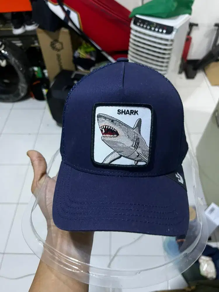 Topi goorin shark