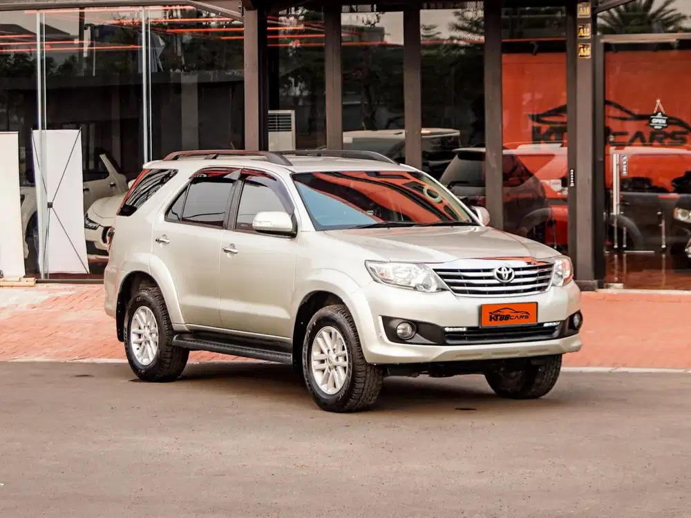 Toyota Fortuner 2.7 G Luxury bensin
2014