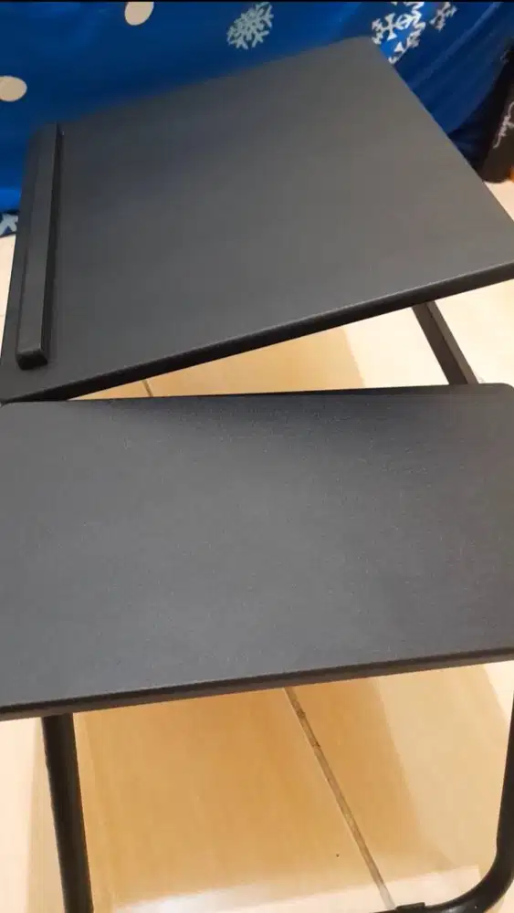 Meja laptop lipat bonus bantal pijat dan tumbler