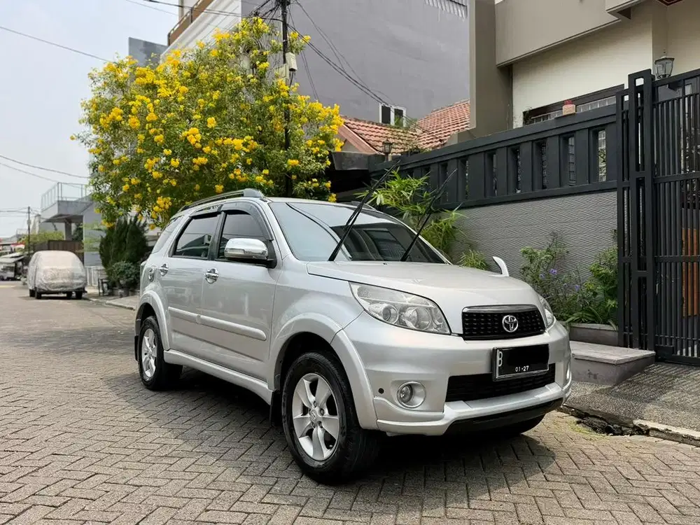 KM 105 RB ! TOYOTA RUSH S MATIC 2012 & BEAT POP