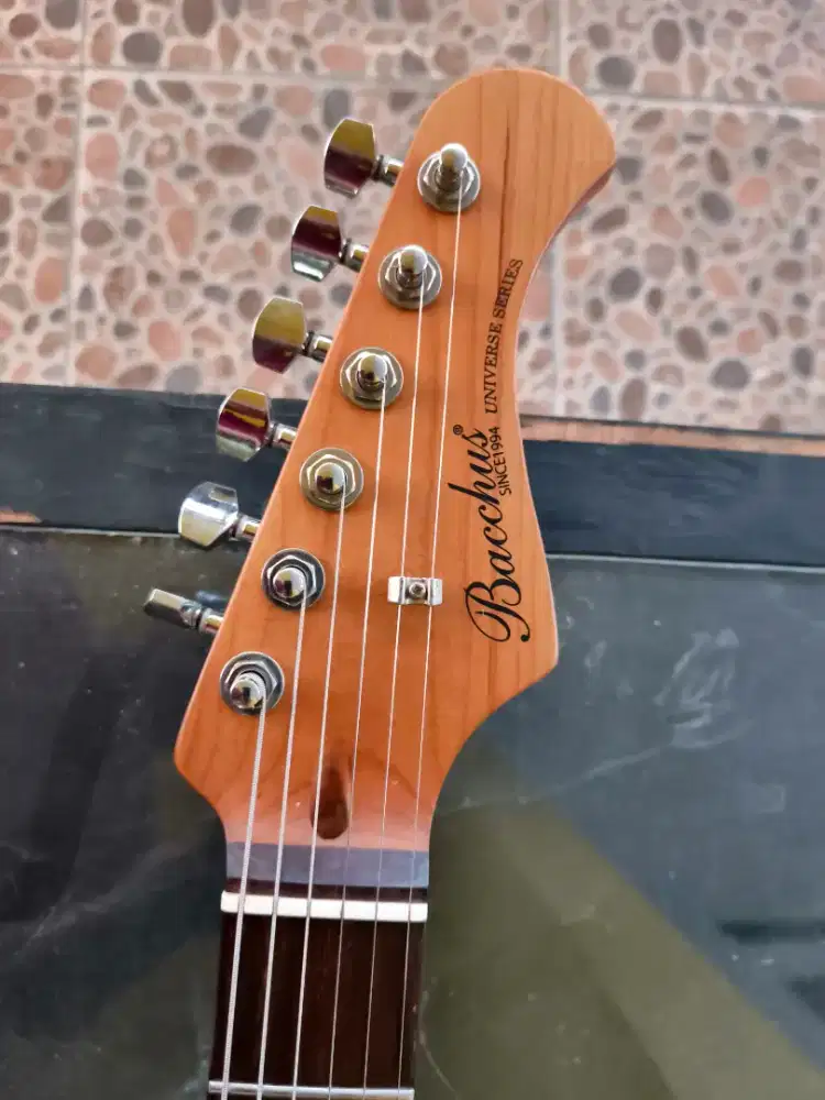 Gitar bacchus BST 2 RSM warna olympic white