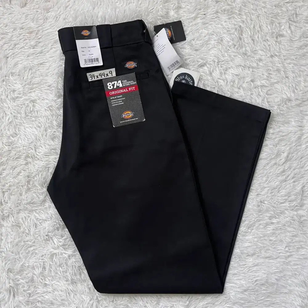Dickies 874 Original Fit Black Pants
ukuran 34 (W34 L32)