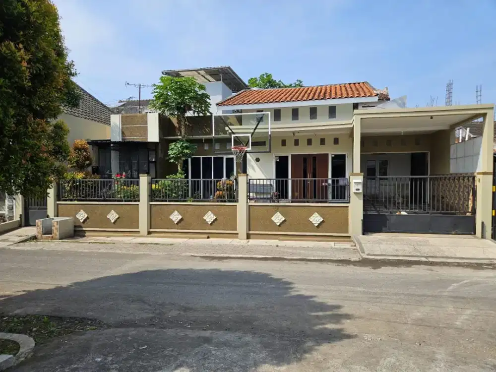 DIJUAL RUMAH JALAN BUNGA-BUNGA SUHAT KOTA MALANG COCOK UNTUK KOST DEKAT KAMPUS UB
