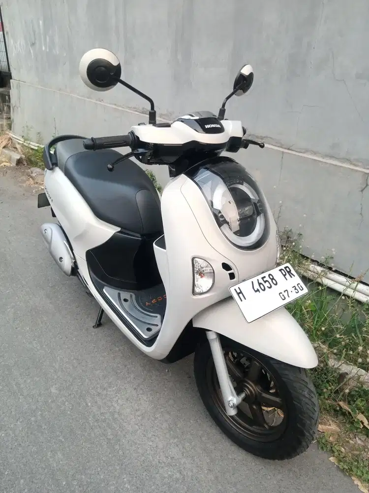 Honda Scoopy prestige putih 2025