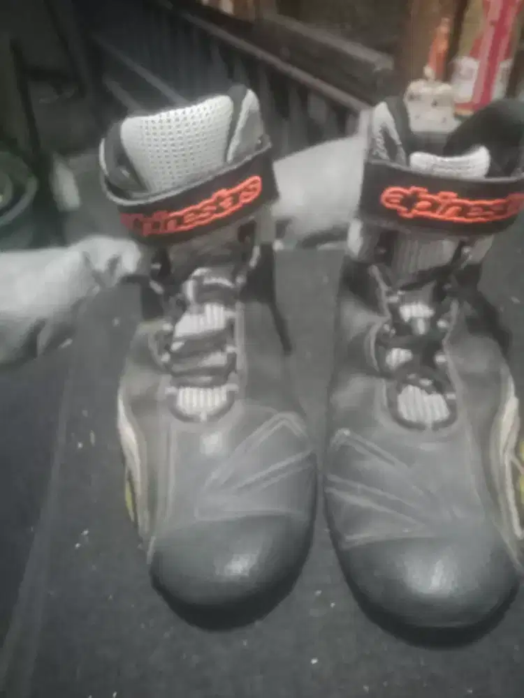 Sepatu touring merk alpinestas  ukuran 42