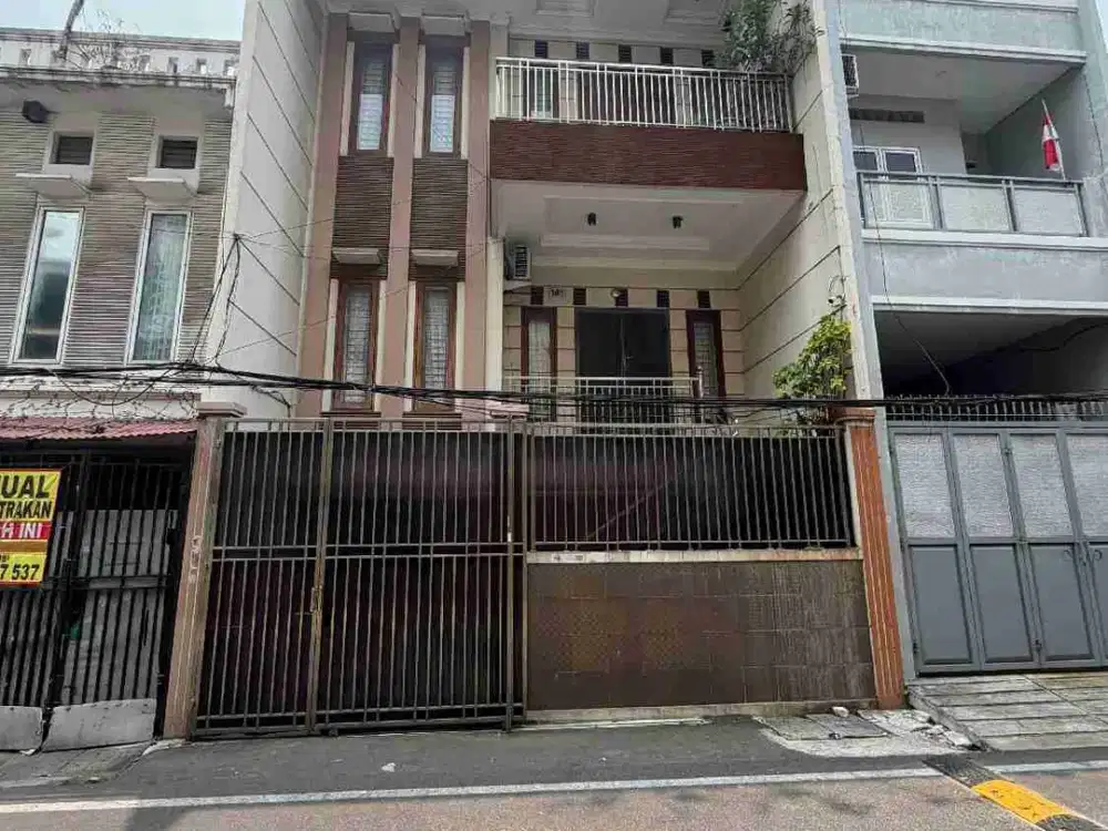 RUMAH DI PADEMANGAN TIMUR JAKUT