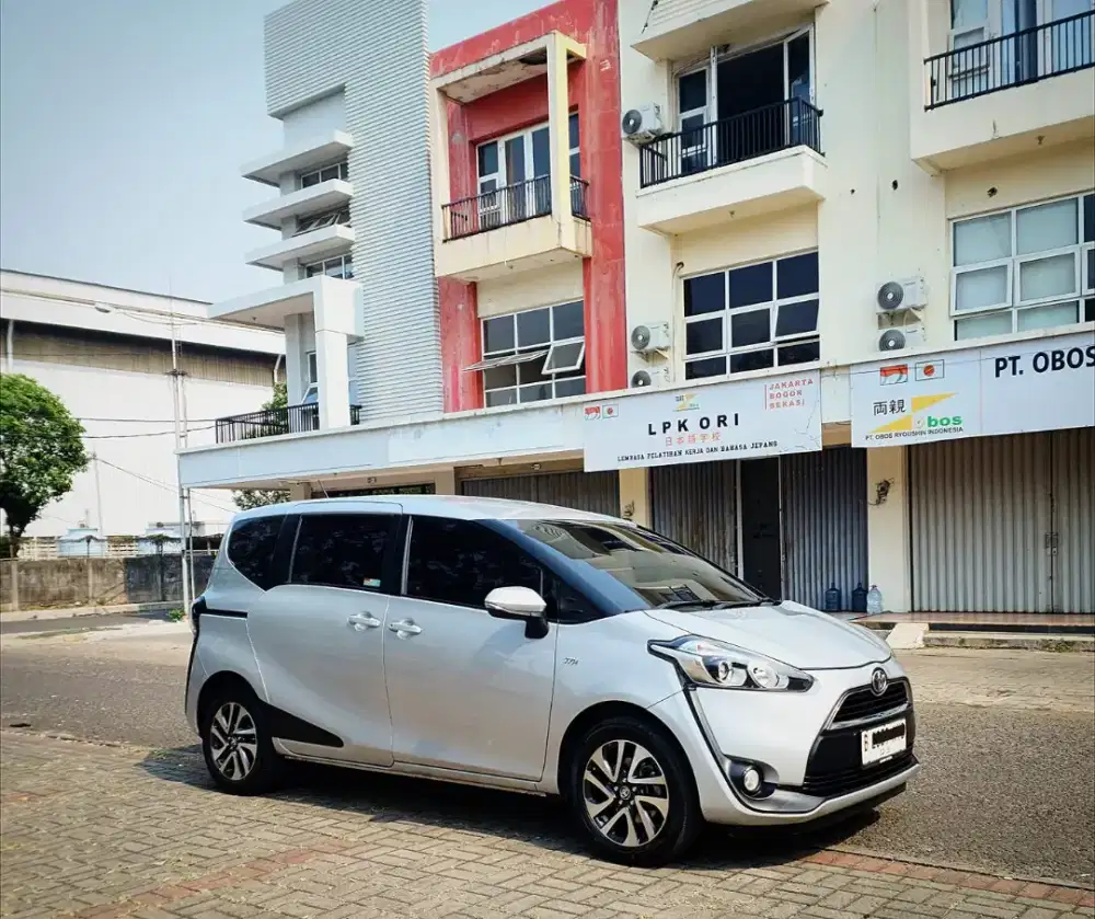 KM 70Rb Toyota Sienta V 2017 Matic Full Record