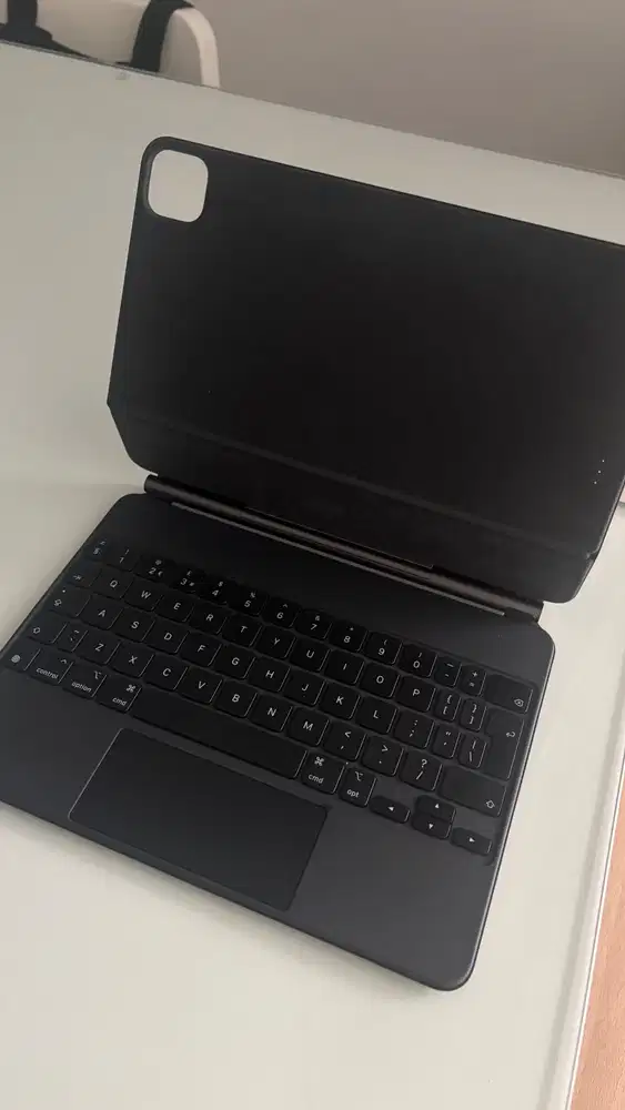 Magic keyboard ipad 11 inch mulus banget ORI