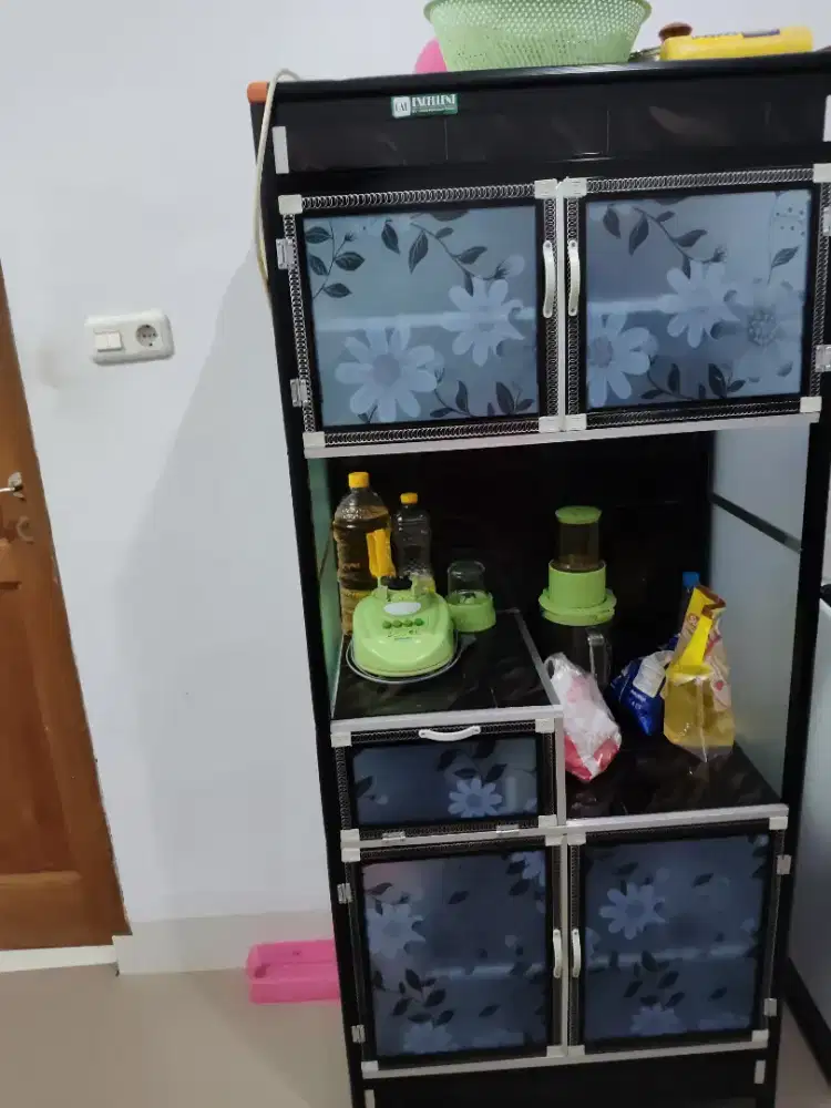 Lemari kaca buat dapur
