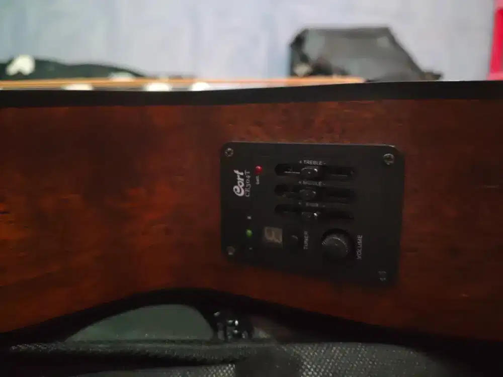 Cort SFX MEM OP preamp warna rare