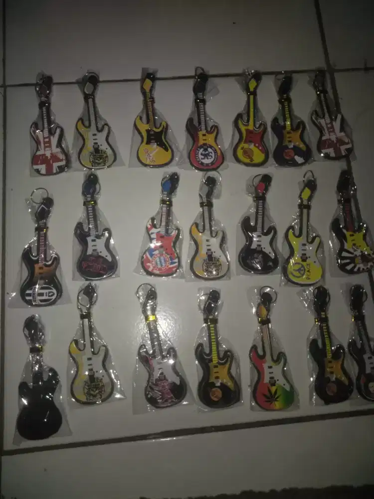 Gantungan Kunci Bentuk Gitar