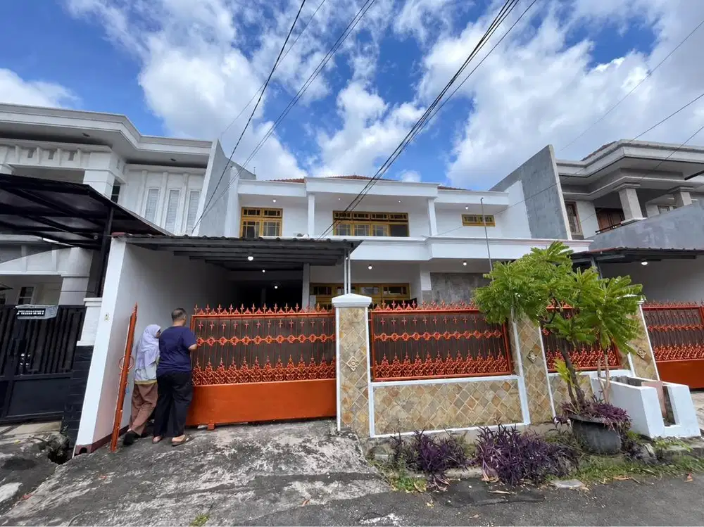 Dijual rumah 2 lantai didlm komplek perumahan utama raya pondok bambu
