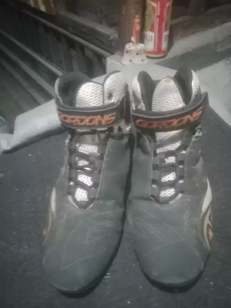 Sepatu touring merk
