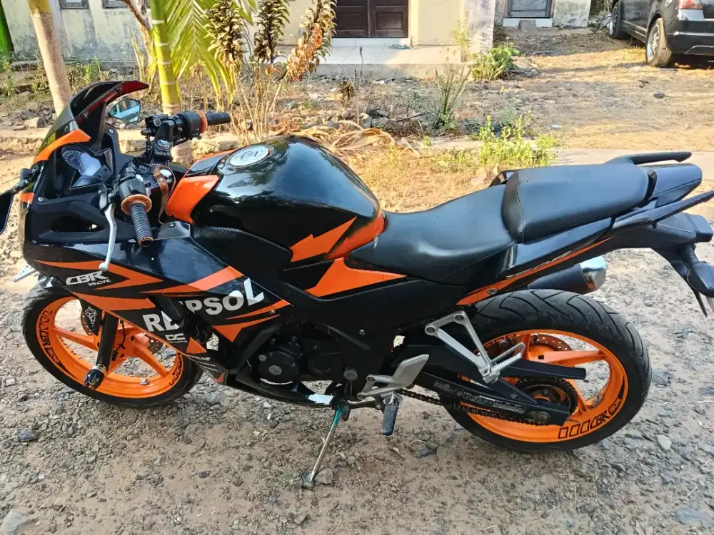 CBR 150R tahun 2014 siap jl jauh mantap