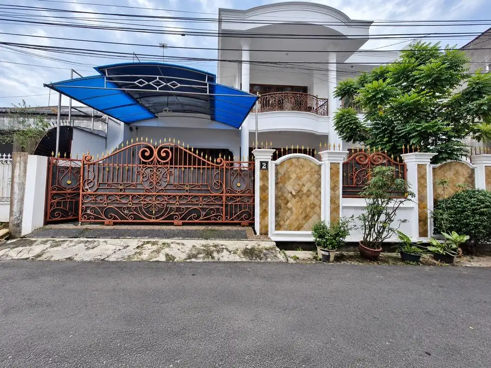 Dijual rumah 2 lantai di pondok bambu jakarta timur