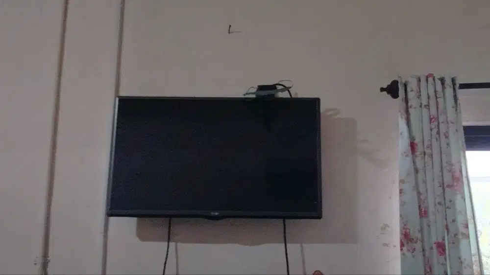 LED TV LG 32 Inci Seri 32LB550A - Layar Mulus Jernih + Remote Ada