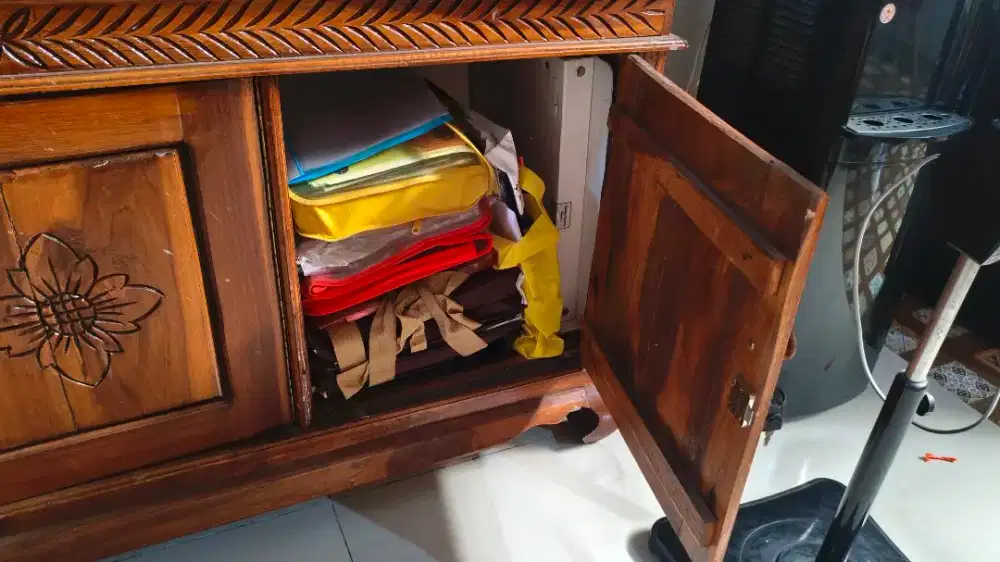Lemari Kayu TV COKELAT
