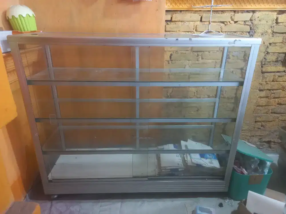 Dijual Etalase kaca