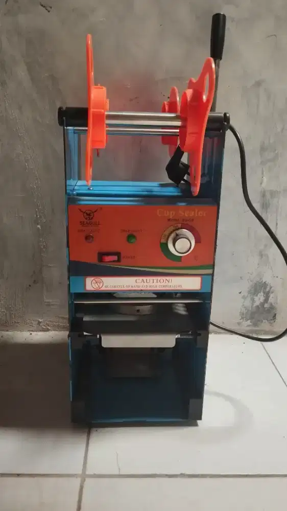 Mesin press cup sealer