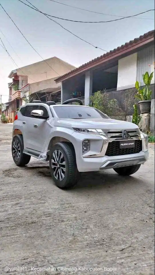 Mainan Mobil Aki Anak Mitsubishi Pajero PMB M 8899