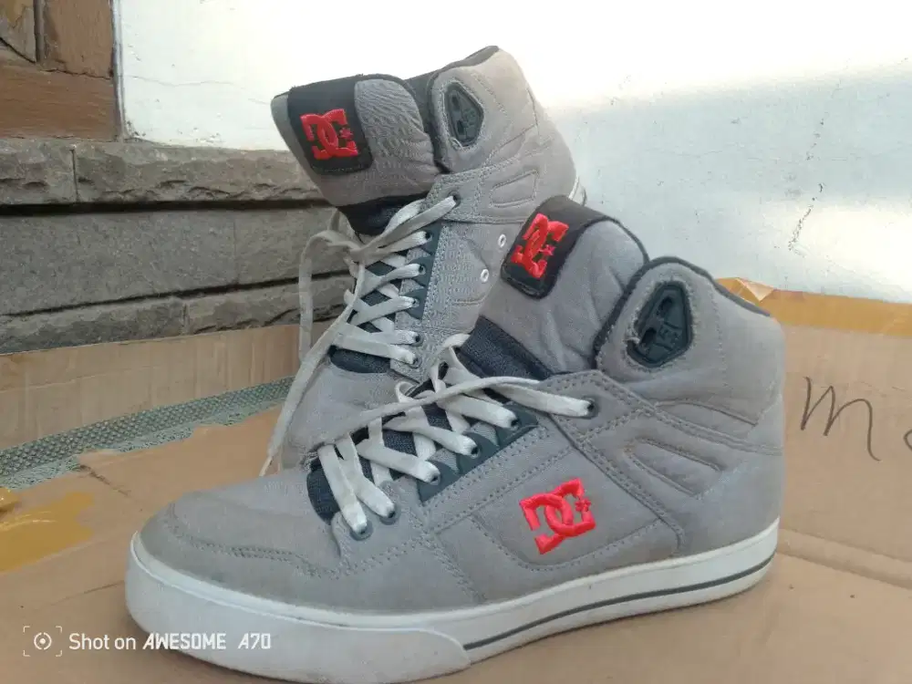 Sepatu skateboard UK 40