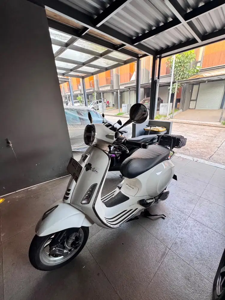 Vespa Primavera ABS i-Get 2019 Putih